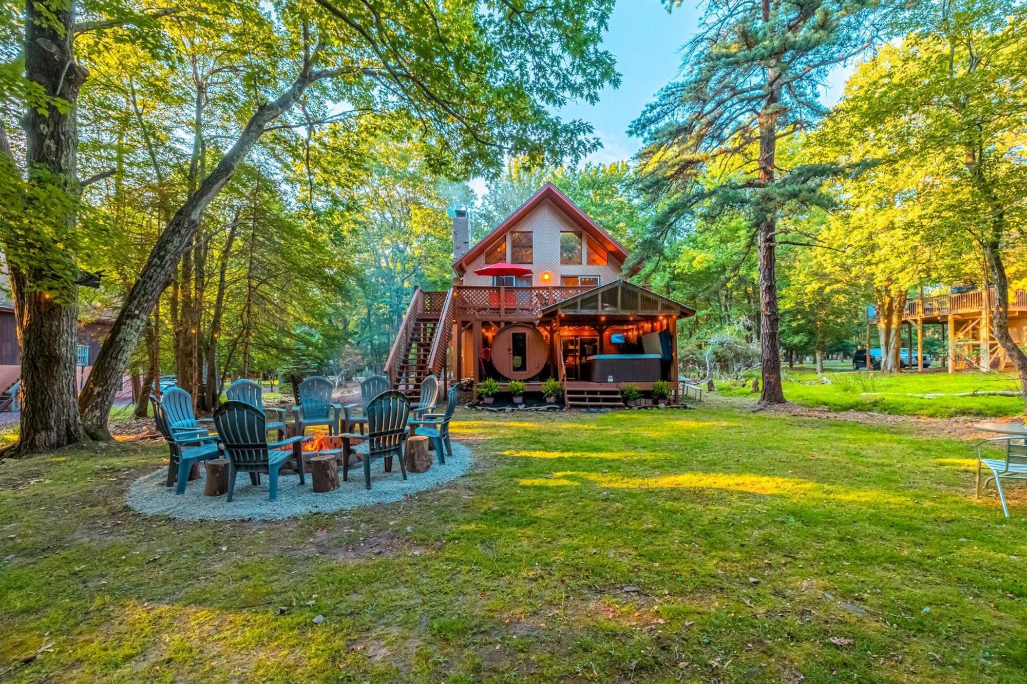 Poconos Ski Retreat With Sauna, Hot Tub, And Game Room Лейк-Хармони Экстерьер фото
