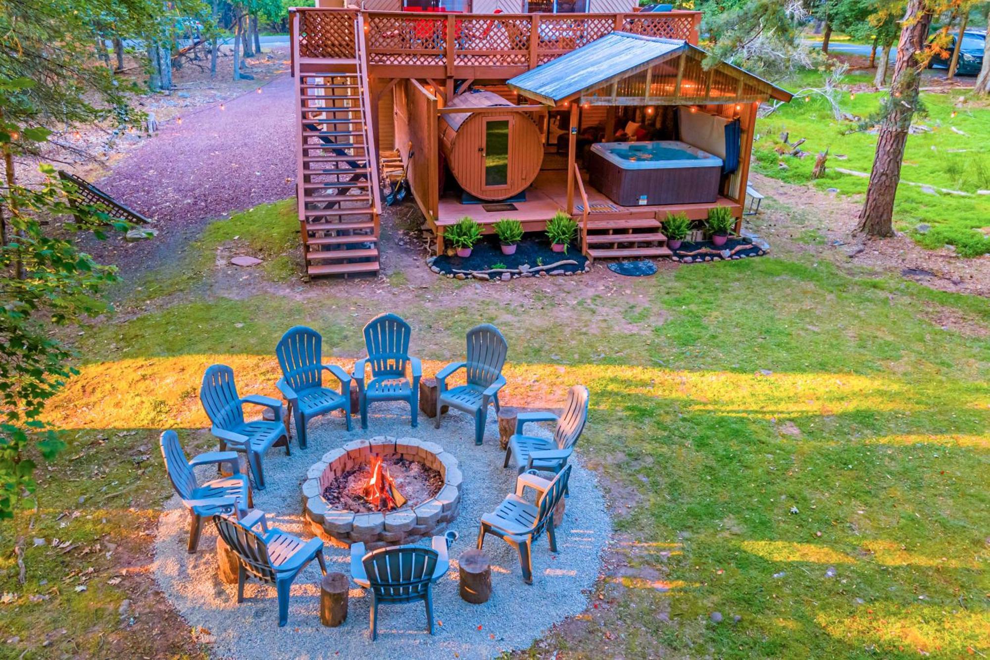 Poconos Ski Retreat With Sauna, Hot Tub, And Game Room Лейк-Хармони Экстерьер фото