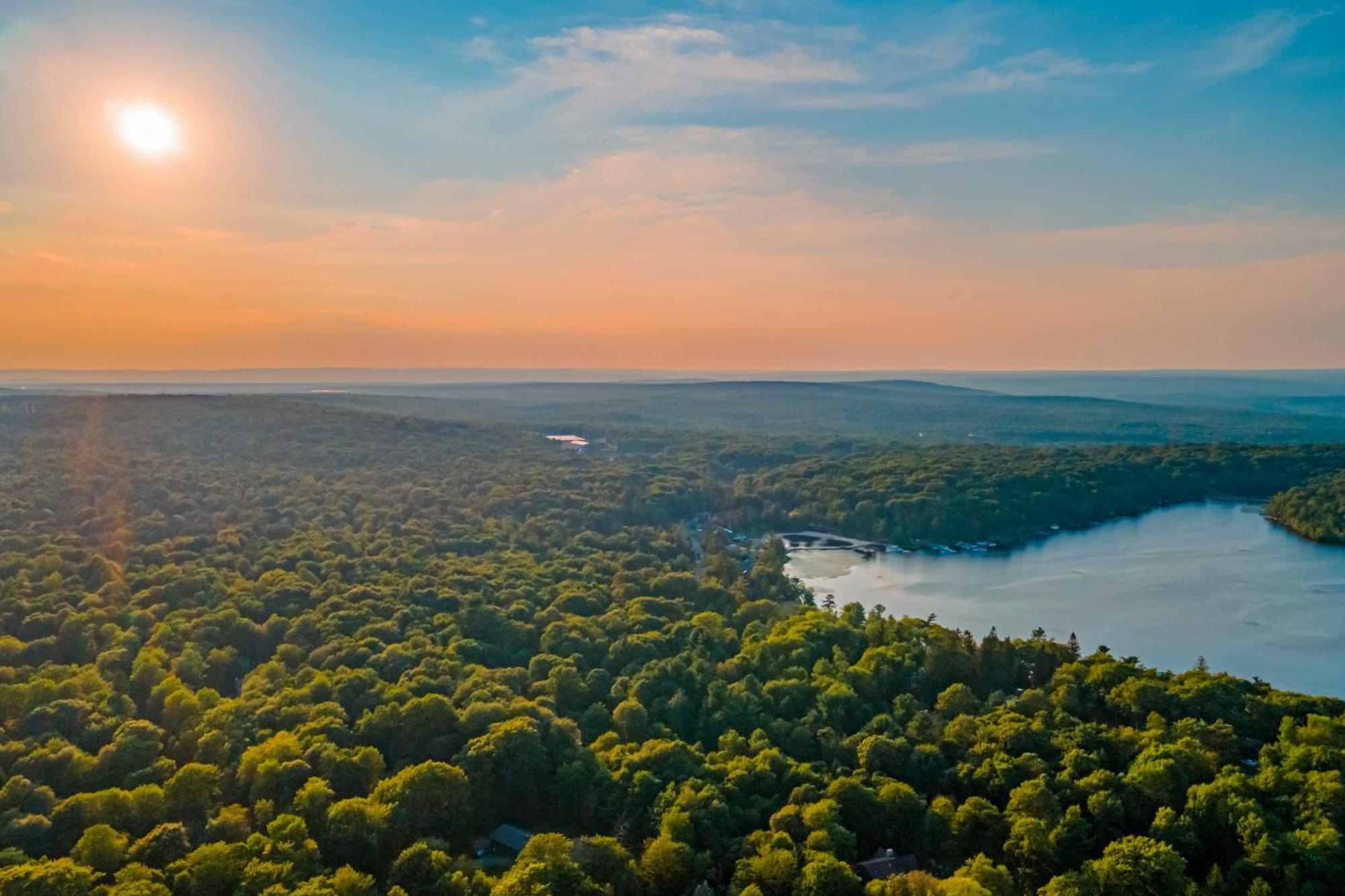 Poconos Ski Retreat With Sauna, Hot Tub, And Game Room Лейк-Хармони Экстерьер фото
