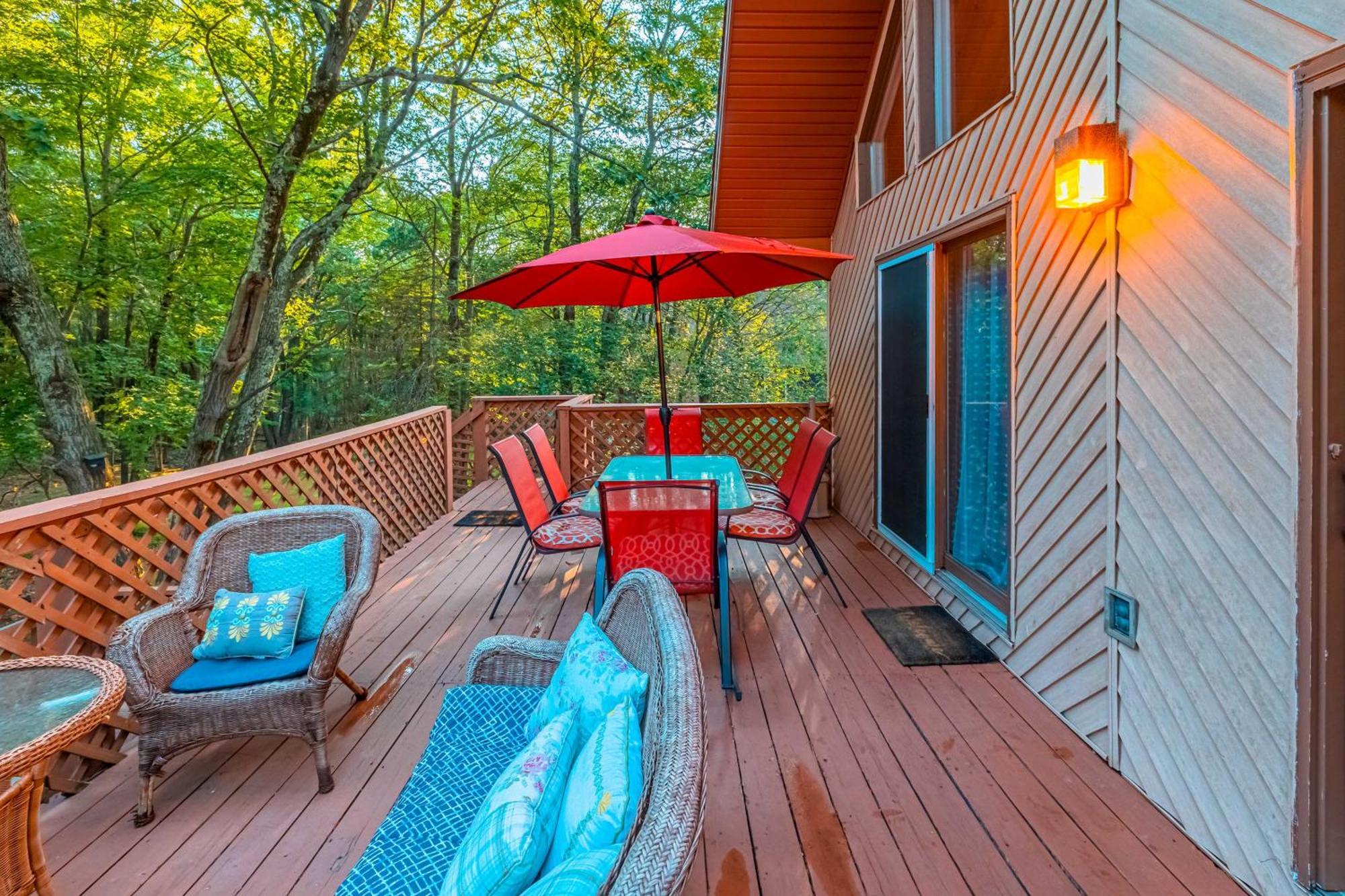 Poconos Ski Retreat With Sauna, Hot Tub, And Game Room Лейк-Хармони Экстерьер фото