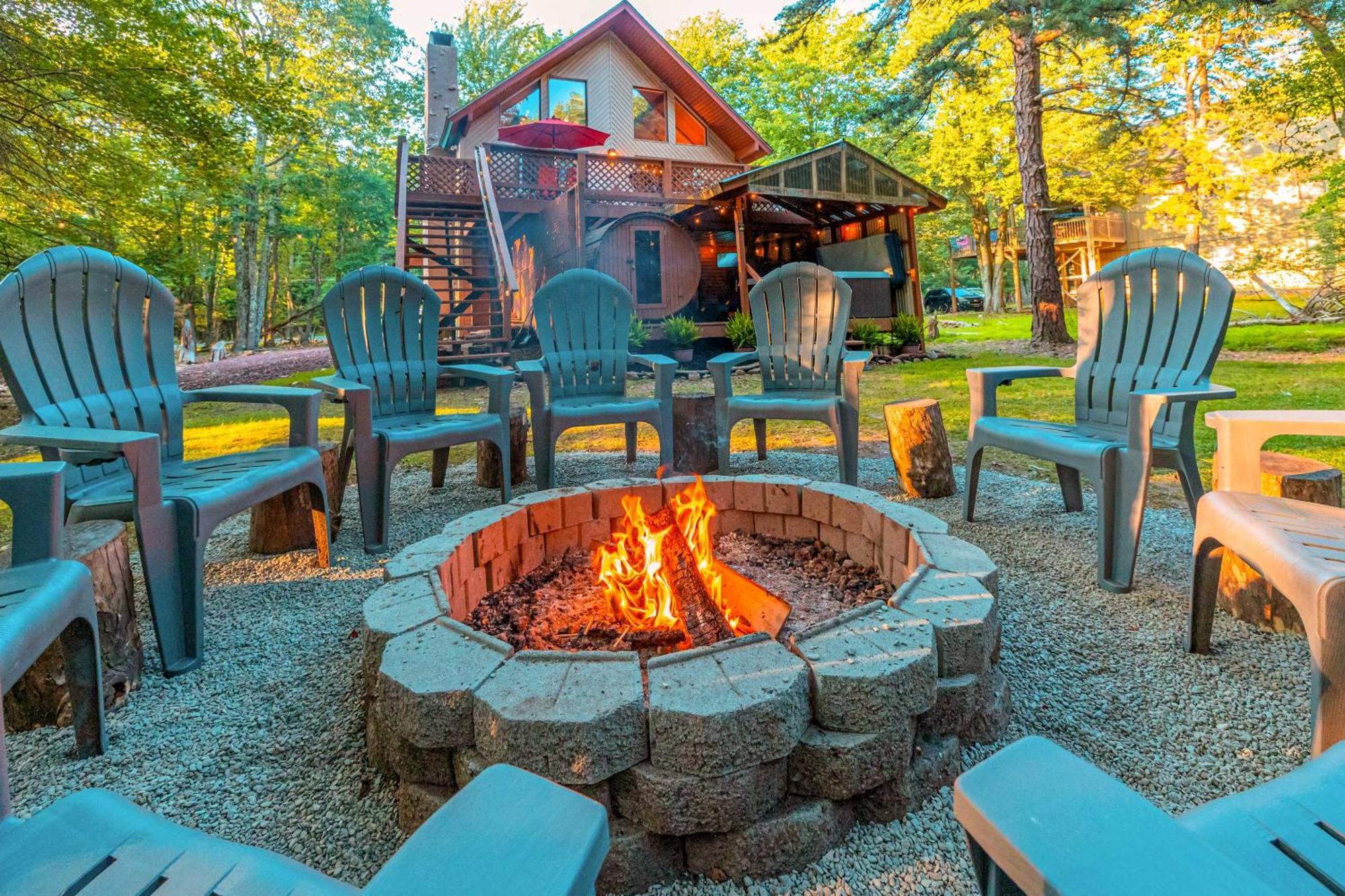 Poconos Ski Retreat With Sauna, Hot Tub, And Game Room Лейк-Хармони Экстерьер фото