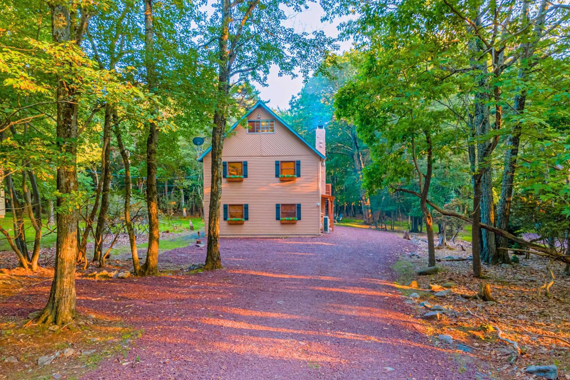 Poconos Ski Retreat With Sauna, Hot Tub, And Game Room Лейк-Хармони Экстерьер фото