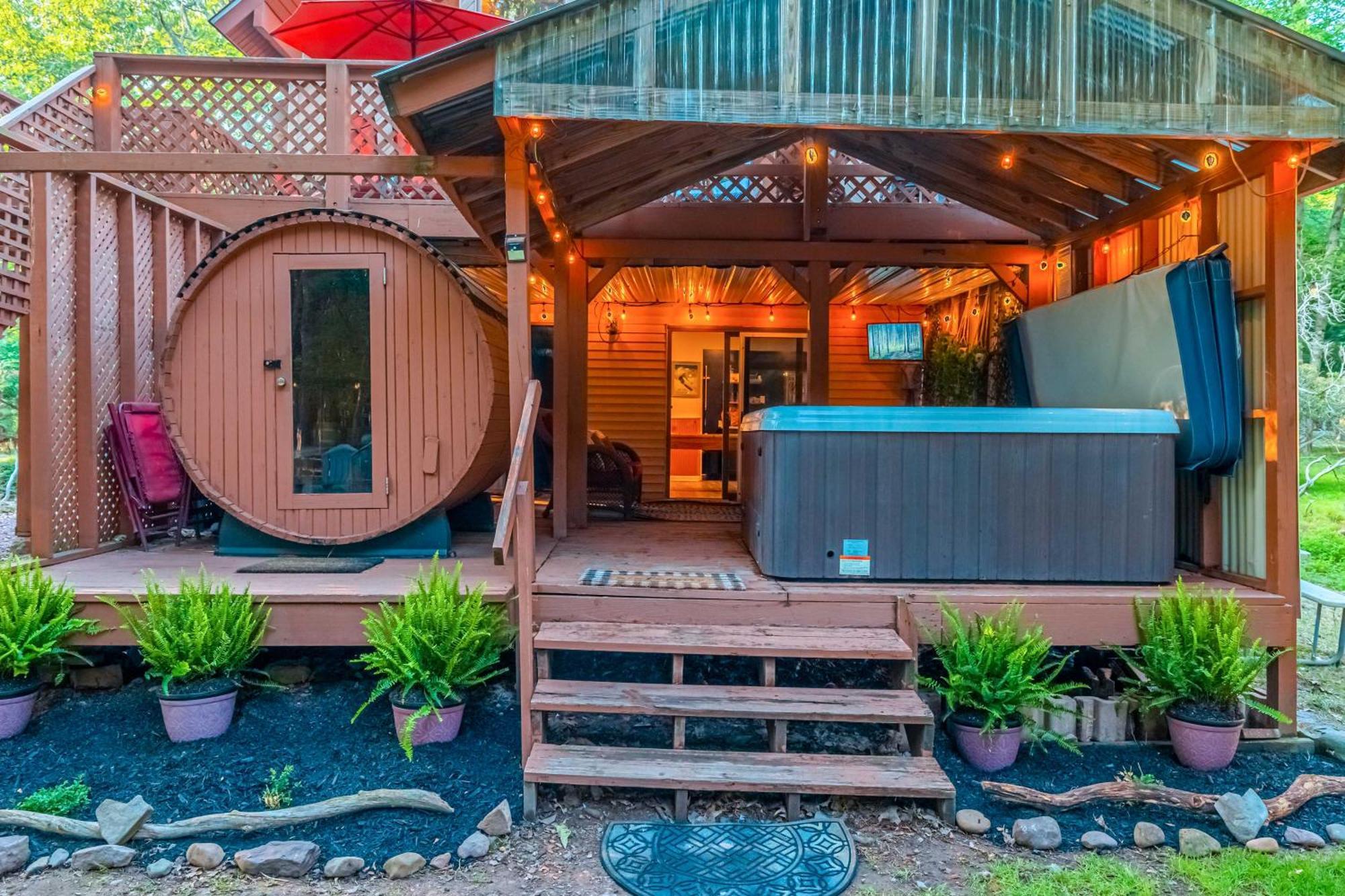 Poconos Ski Retreat With Sauna, Hot Tub, And Game Room Лейк-Хармони Экстерьер фото