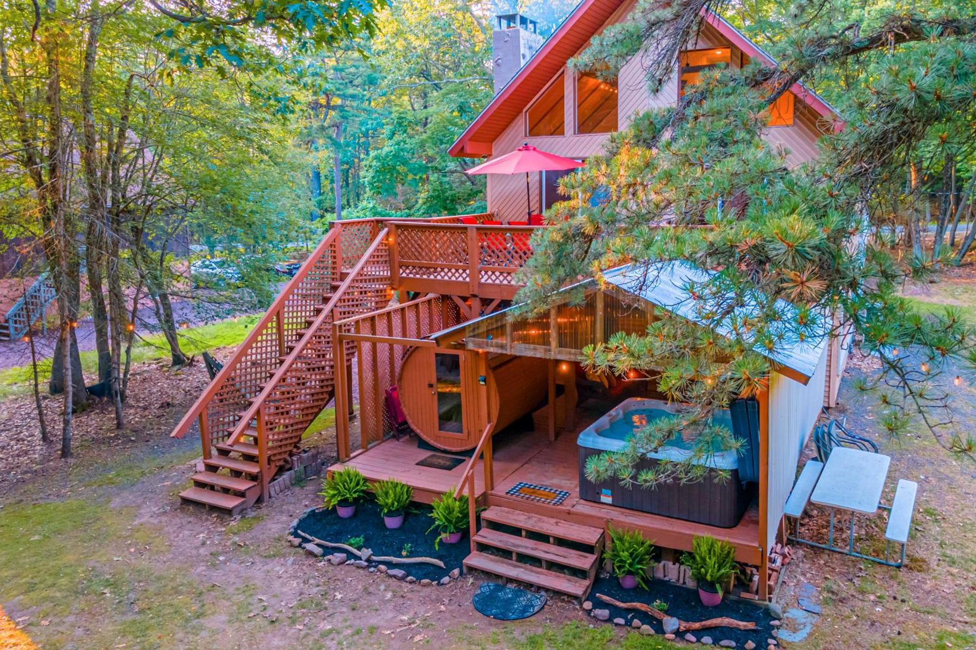 Poconos Ski Retreat With Sauna, Hot Tub, And Game Room Лейк-Хармони Экстерьер фото