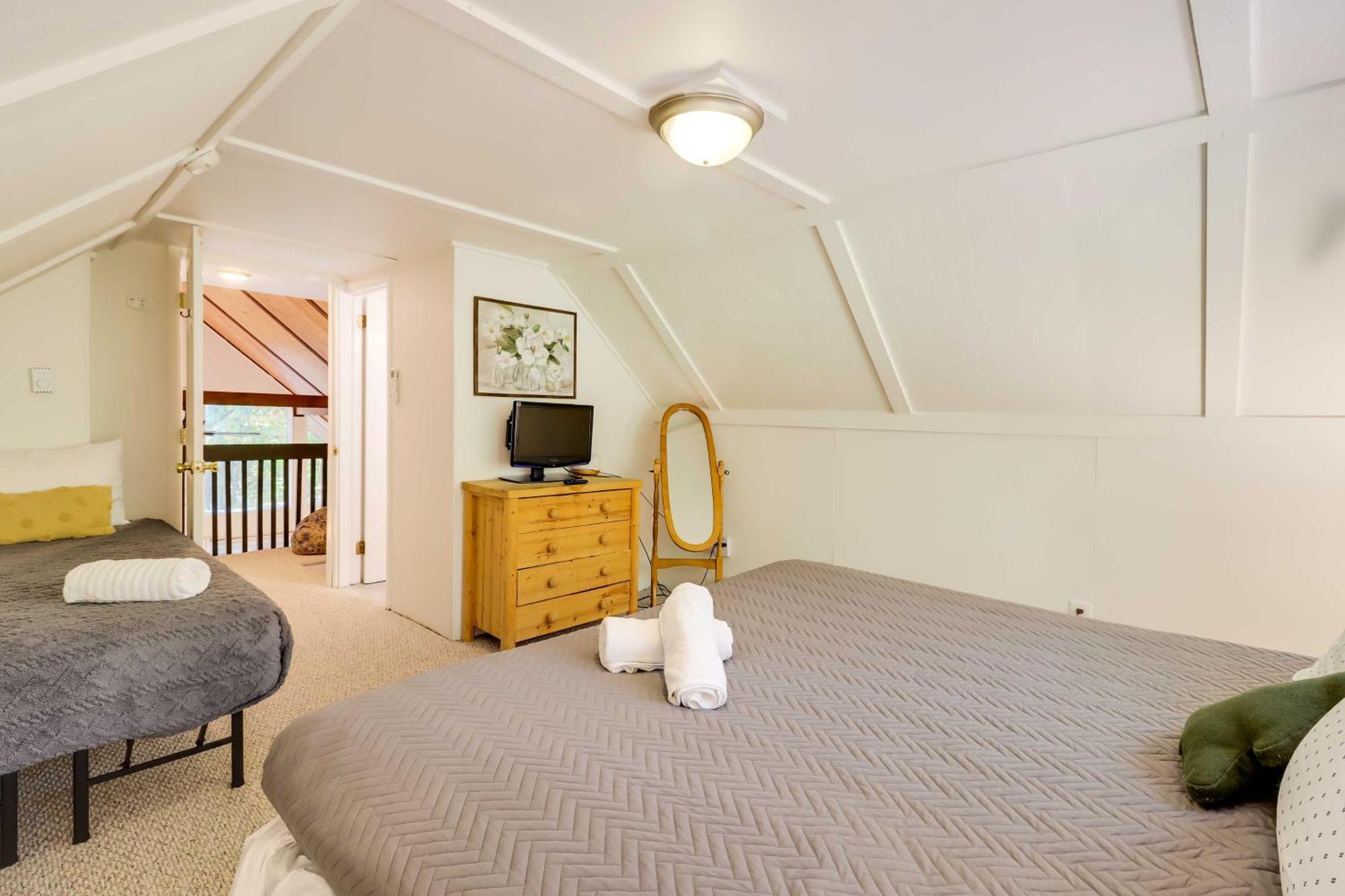 Poconos Ski Retreat With Sauna, Hot Tub, And Game Room Лейк-Хармони Экстерьер фото