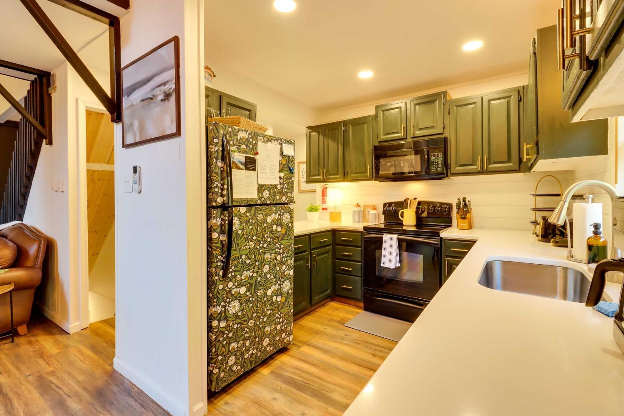 Poconos Ski Retreat With Sauna, Hot Tub, And Game Room Лейк-Хармони Экстерьер фото