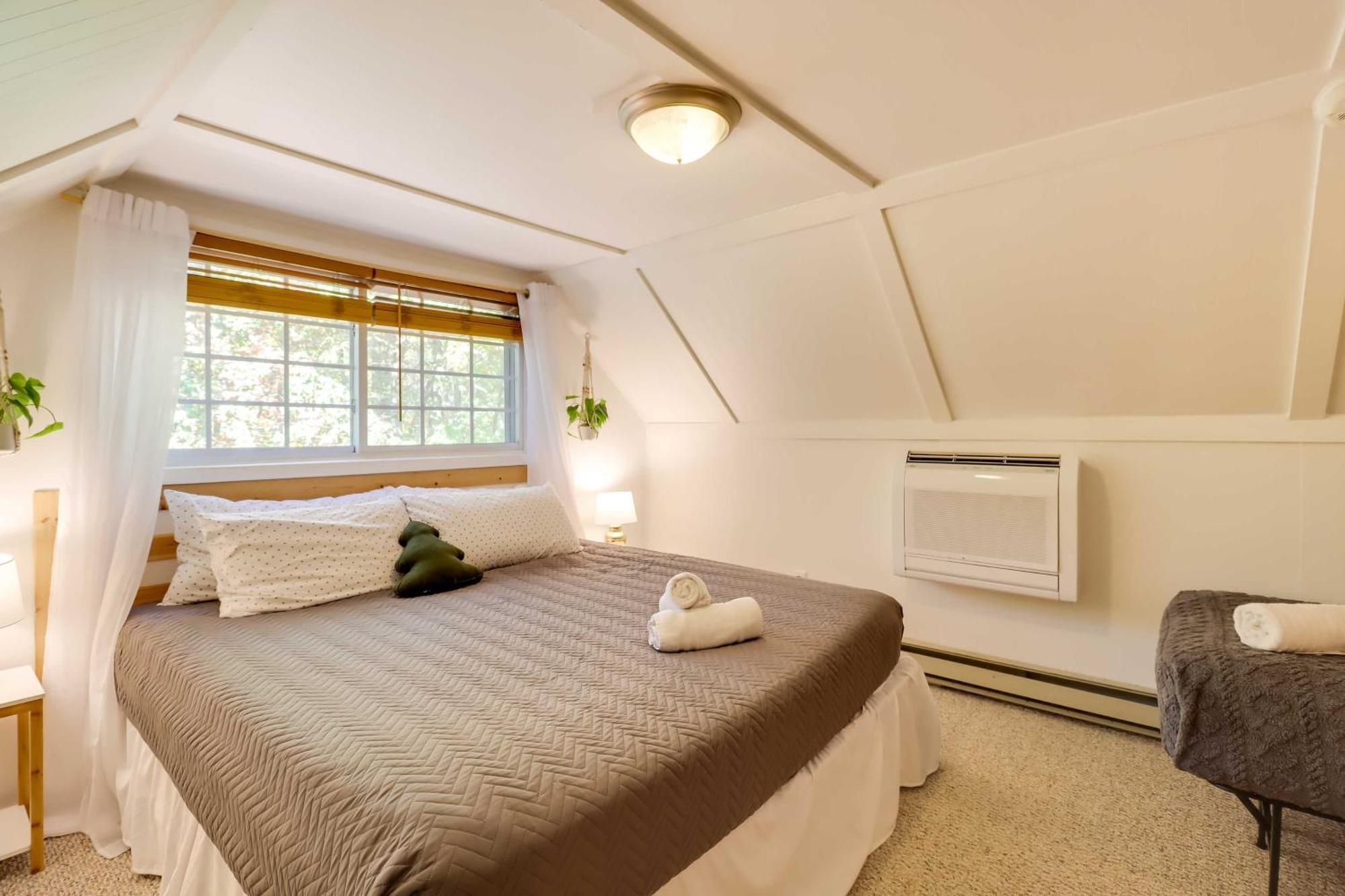 Poconos Ski Retreat With Sauna, Hot Tub, And Game Room Лейк-Хармони Экстерьер фото