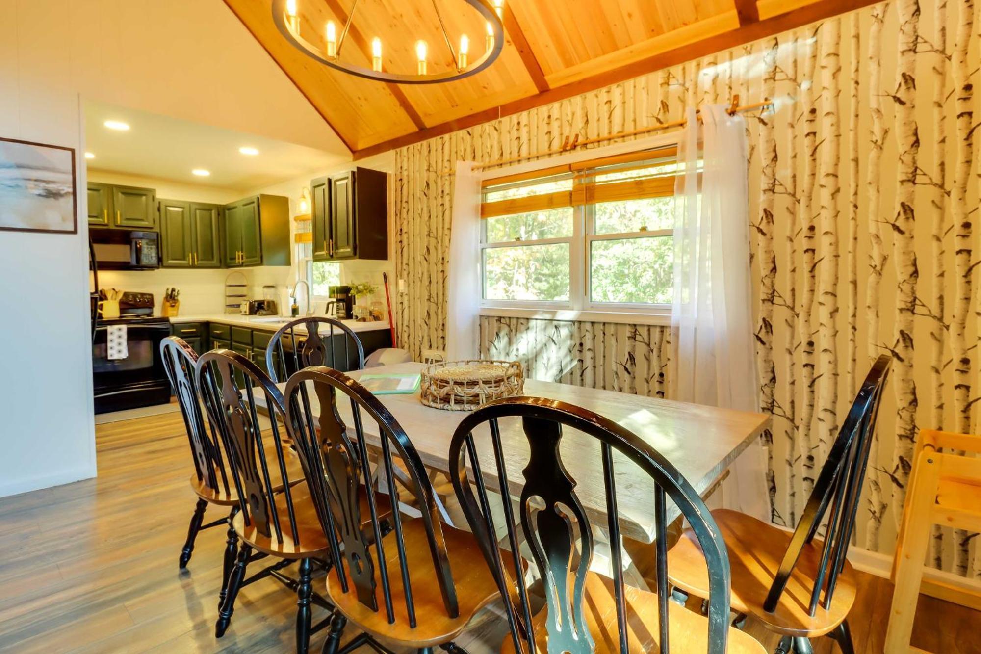 Poconos Ski Retreat With Sauna, Hot Tub, And Game Room Лейк-Хармони Экстерьер фото