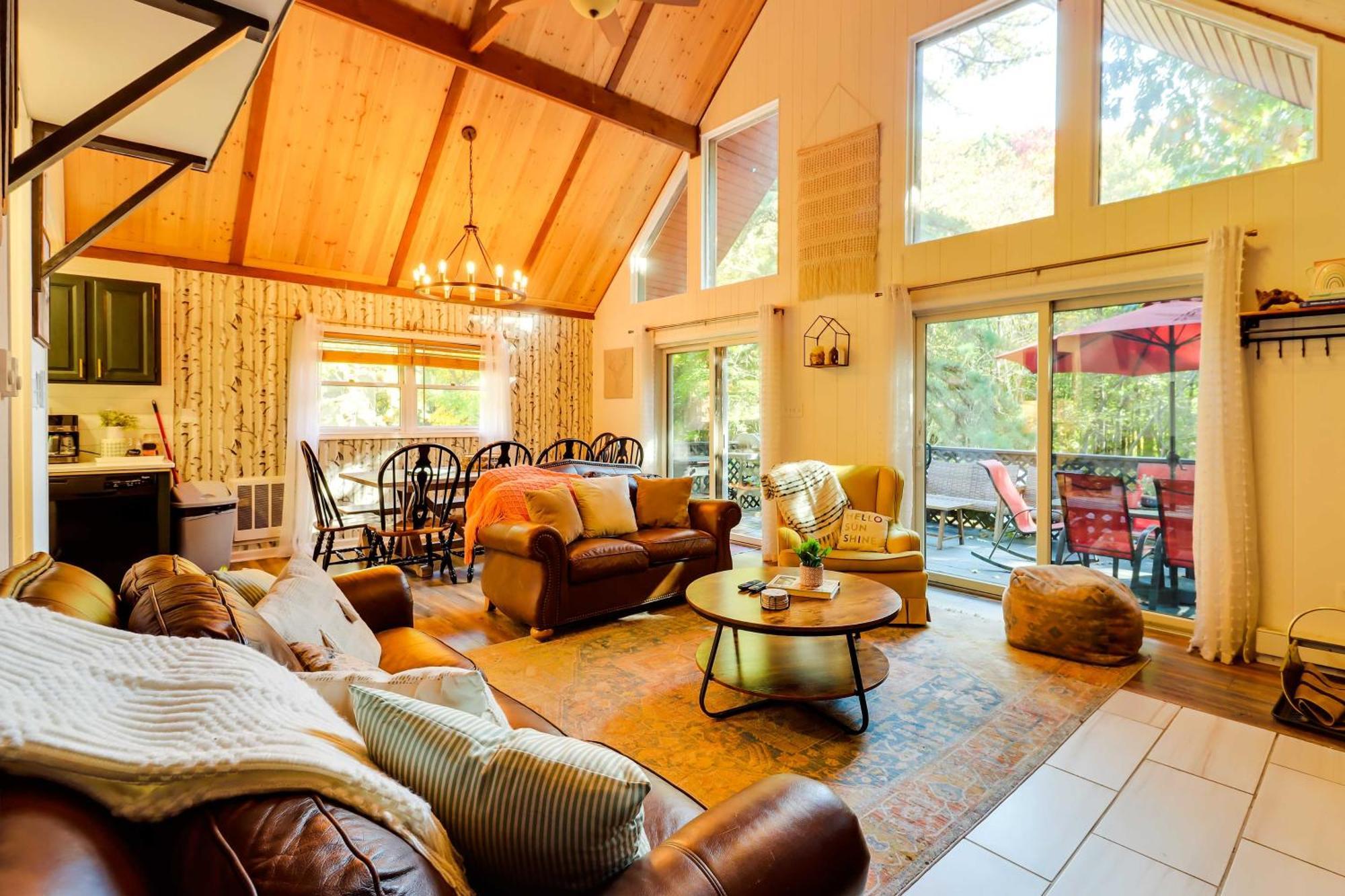 Poconos Ski Retreat With Sauna, Hot Tub, And Game Room Лейк-Хармони Экстерьер фото